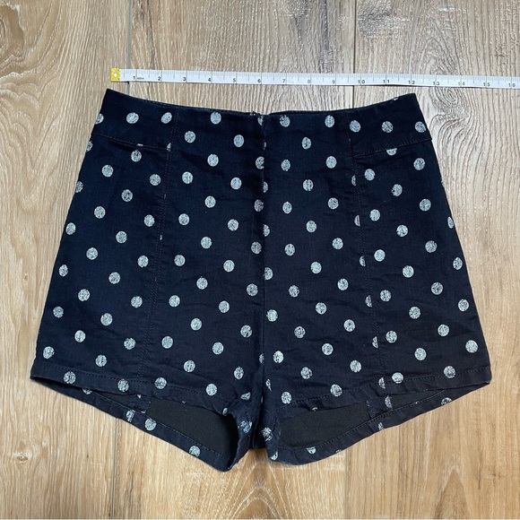 Urban Outfitters Kimchi Blue Back Zip Shorts - Picture 7 of 14